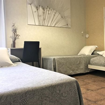 Pension Mariluz Barcellona Esterno foto