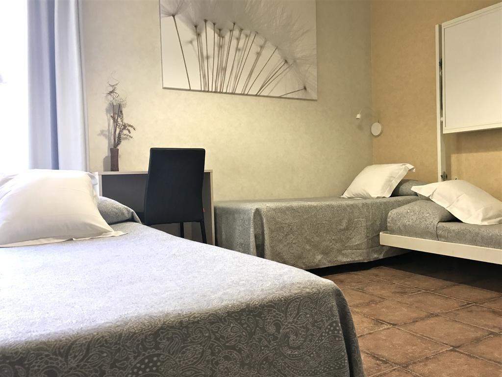Pension Mariluz Barcellona Esterno foto